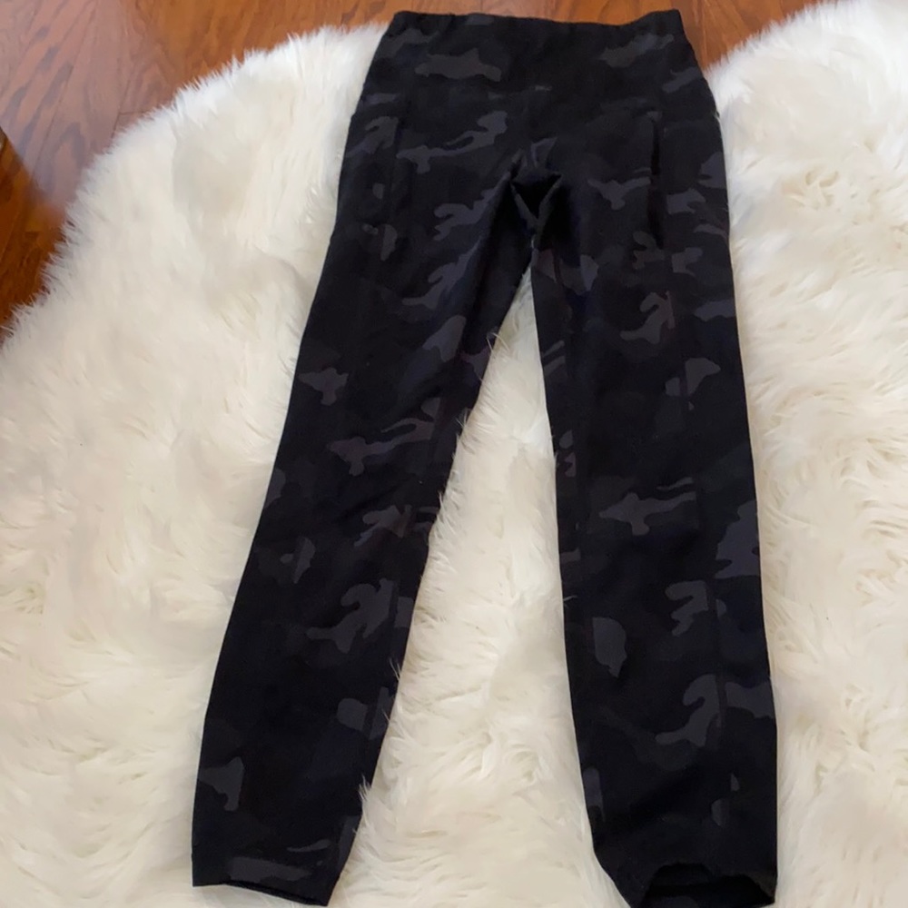 Black camo leggings size S